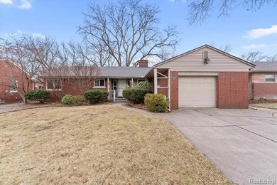 Detroit River Home For Sale in Wyandotte Michigan