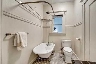 Nestled in a desirable Oakland neighborhood near Piedmont Avenue - photo 12