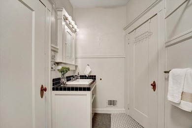 Nestled in a desirable Oakland neighborhood near Piedmont Avenue - photo 13
