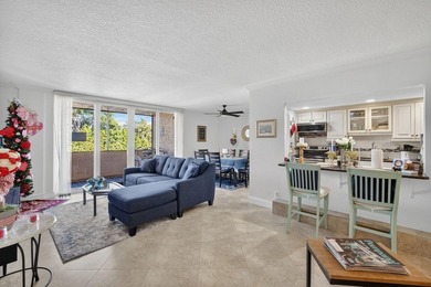 Perfectly positioned between two marinas, this one-bedroom - photo 13