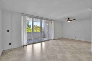 Perfectly positioned between two marinas, this one-bedroom - photo 14