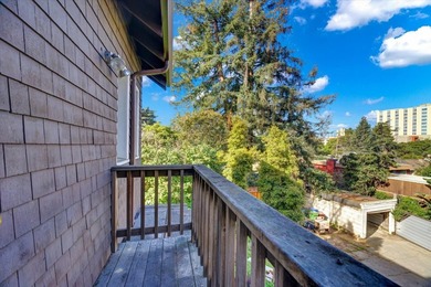 Nestled in a desirable Oakland neighborhood near Piedmont Avenue - photo 15
