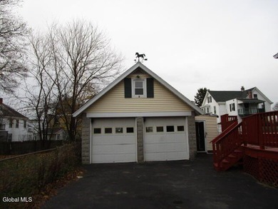 The charming Rensselaer Colonial features 3 spacious bedrooms, 1 - photo 18