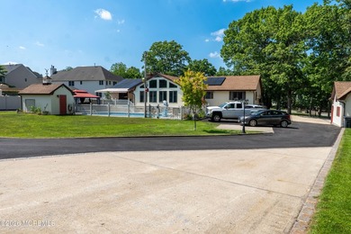 This one-of-a-kind custom ranch is a contractor's, car - photo 18