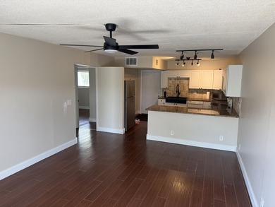 Waterfront living in the heart of North Palm Beach. This - photo 21