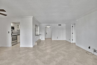 Perfectly positioned between two marinas, this one-bedroom - photo 22