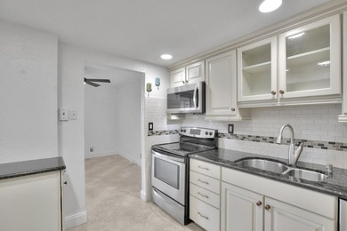 Perfectly positioned between two marinas, this one-bedroom - photo 23
