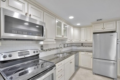 Perfectly positioned between two marinas, this one-bedroom - photo 24