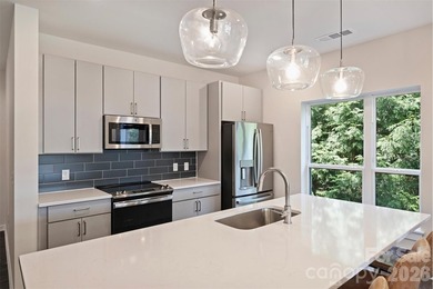 Experience elevated urban living in one of the Arts District's - photo 5