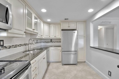 Perfectly positioned between two marinas, this one-bedroom - photo 25