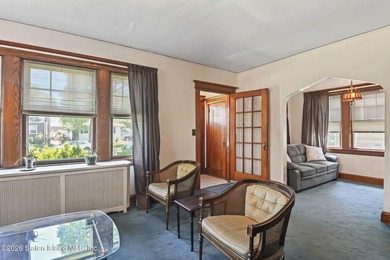 Classic 3-bedroom Westerleigh colonial with original hardwood - photo 6