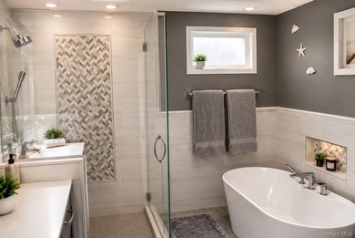 Welcome to this beautifully maintained 4-bedroom, 2-bath home - photo 7