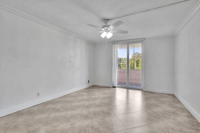 Perfectly positioned between two marinas, this one-bedroom - photo 30