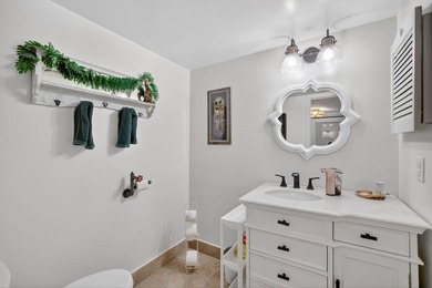 Perfectly positioned between two marinas, this one-bedroom - photo 36