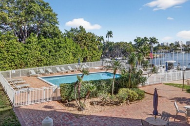Perfectly positioned between two marinas, this one-bedroom - photo 40