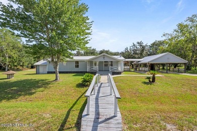 St. Johns River Home For Sale in East Palatka Florida