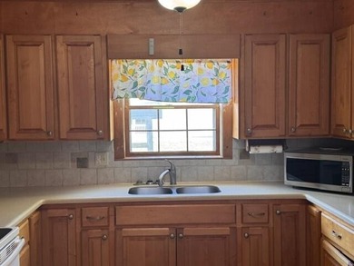 Discover tranquility & charm in this immaculate log cabin - photo 2