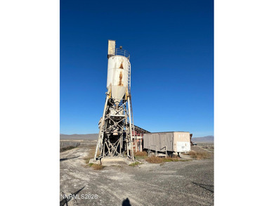 RARE INVESTMENT-GRADE INDUSTRIAL COMPOUND Heavy Industrial - photo 4