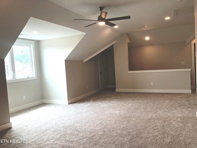 The living is easy in this lovely residence in a gated community - photo 32
