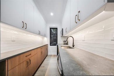 This is Unit 5B at the Savoy Court in Astoria, a fully remodeled - photo 10