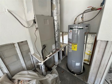 Investor's Dream in Stone Island, Florida! This fixer-upper is a - photo 11