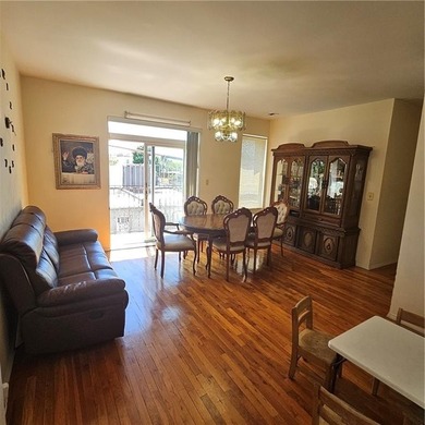 Welcome to the lowest-priced 3-bedroom co-op in the heart of - photo 1