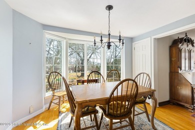 Welcome home to this charming New England style Cape house - photo 7