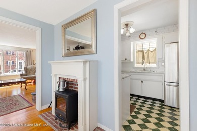 Welcome home to this charming New England style Cape house - photo 8
