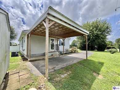 CHARMING HOME! Adorable ranch located right in Heart of Kentucky - photo 3