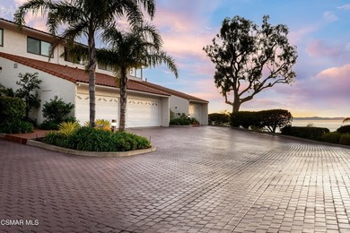 This impeccably decorated showpiece with stunning Channel Island - photo 3