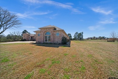 DON*T MISS OUT ON THIS HOME THAT HAS IT ALL - 4 bedrooms/3 - photo 3