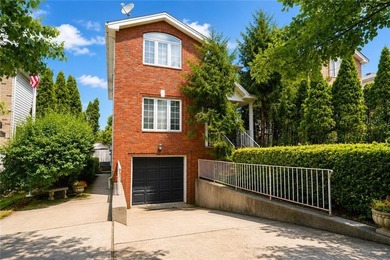 Tottenville-Fully detached two family home, 7 room duplex over a - photo 2