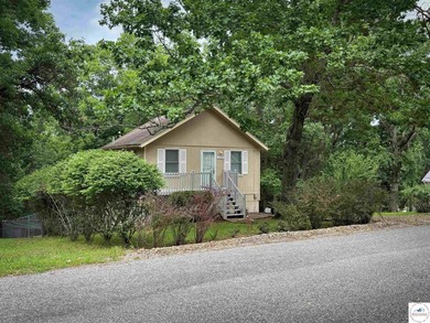 Lake of the Ozarks retreat located in the desirable Keithley's - photo 2