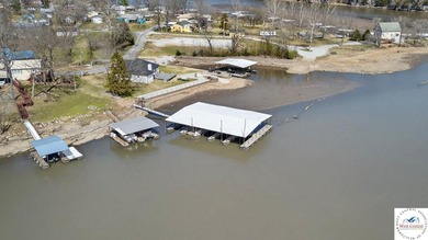 Lake of the Ozarks retreat located in the desirable Keithley's - photo 4