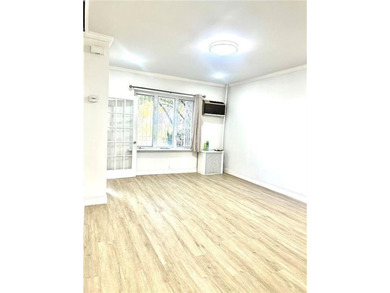 BEAUTIFULLY RENOVATED BRICK SINGLE -FAMILY HOME IN A PRIME - photo 4