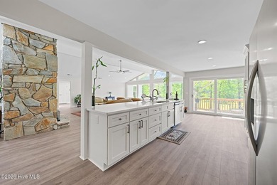 Completely reimagined waterfront residence on the Trent River - photo 12
