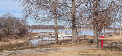 LAKEFRONT RUSTIC CHARM + PLATFORM DOCK!! Nestled along the
