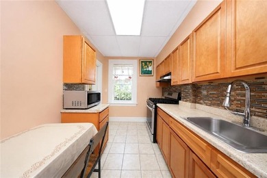 Mixed-use property featuring 1 store and 1 residential unit in - photo 9