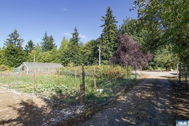 Live completely sustainably in this secluded paradise! The whole - photo 29