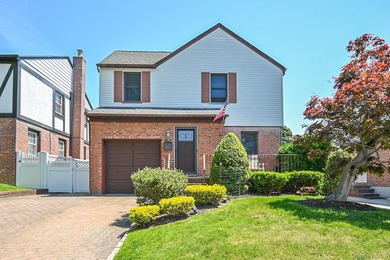 Beautifully maintained detached Colonial in sought-after Bayside - photo 1