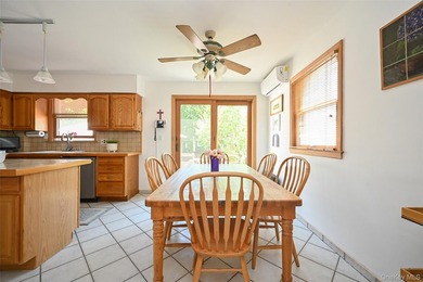 Beautifully maintained detached Colonial in sought-after Bayside - photo 6