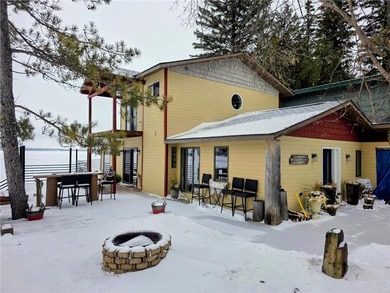 Rainy Lake Home For Sale in Ranier Minnesota