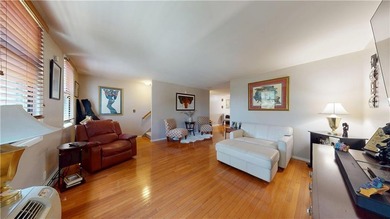 Well-kept two-family home in Spring Creek/East New York - photo 3