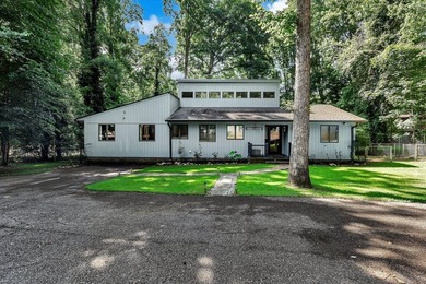 Discover this lakeside retreat offering tranquility and lake - photo 1