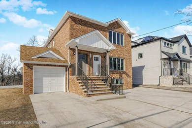 Huge TWO Family 6/6 detached in tranquil location on over 7000 - photo 2