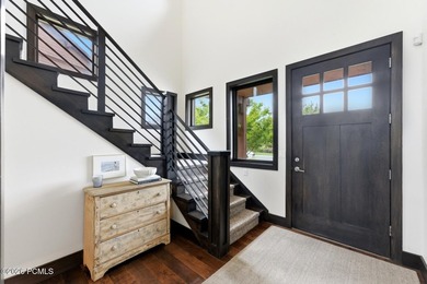 Discover your ideal mountain retreat in this upgraded 3-bedroom - photo 3