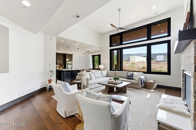 Discover your ideal mountain retreat in this upgraded 3-bedroom - photo 5