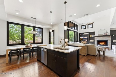 Discover your ideal mountain retreat in this upgraded 3-bedroom - photo 10
