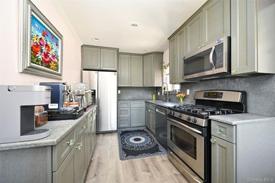 Just listed! This lovingly cared-for, well-maintained detached - photo 3