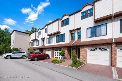 Lovely 3 story One Family Townhome with 2 bedroom, 2 baths - photo 3